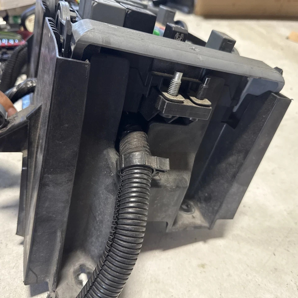 2007-2009 GMC Yukon Engine Fuse Box OEM