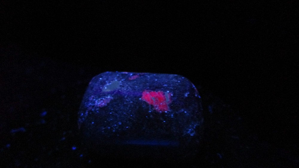 Natural Longwave Fluorescent Mineral Rock Ruby O76