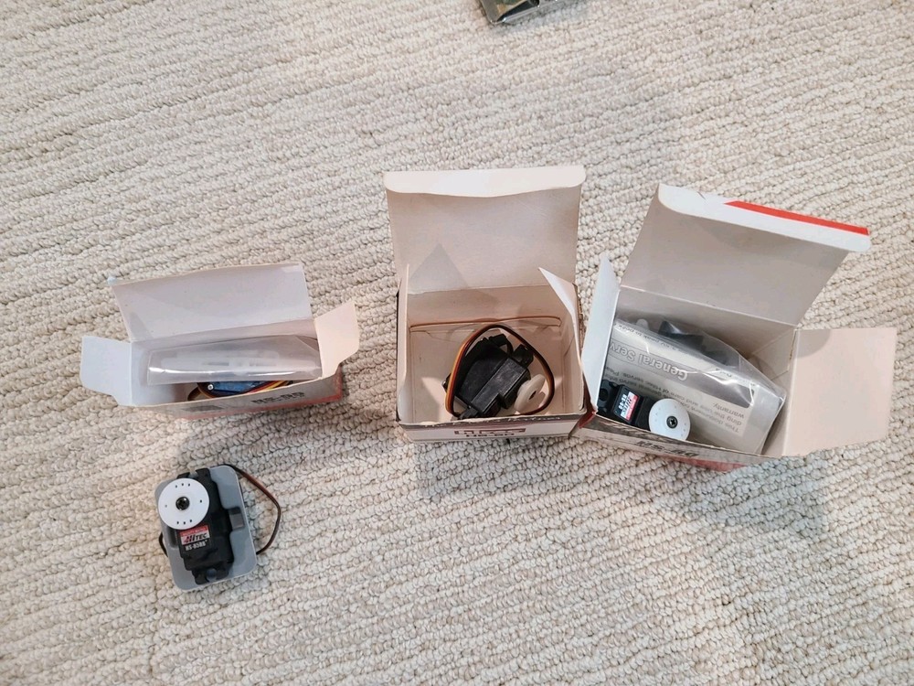 Hitec Servo Lot