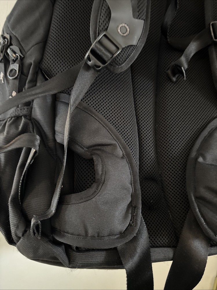 Dana Designs Emerald City Backpack Size Medium Black *read