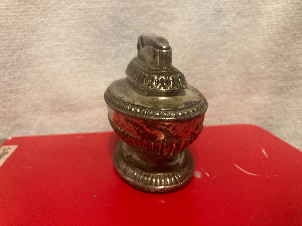 Vintage Ronson - Queen Anne - Silver Plated Table Lighter