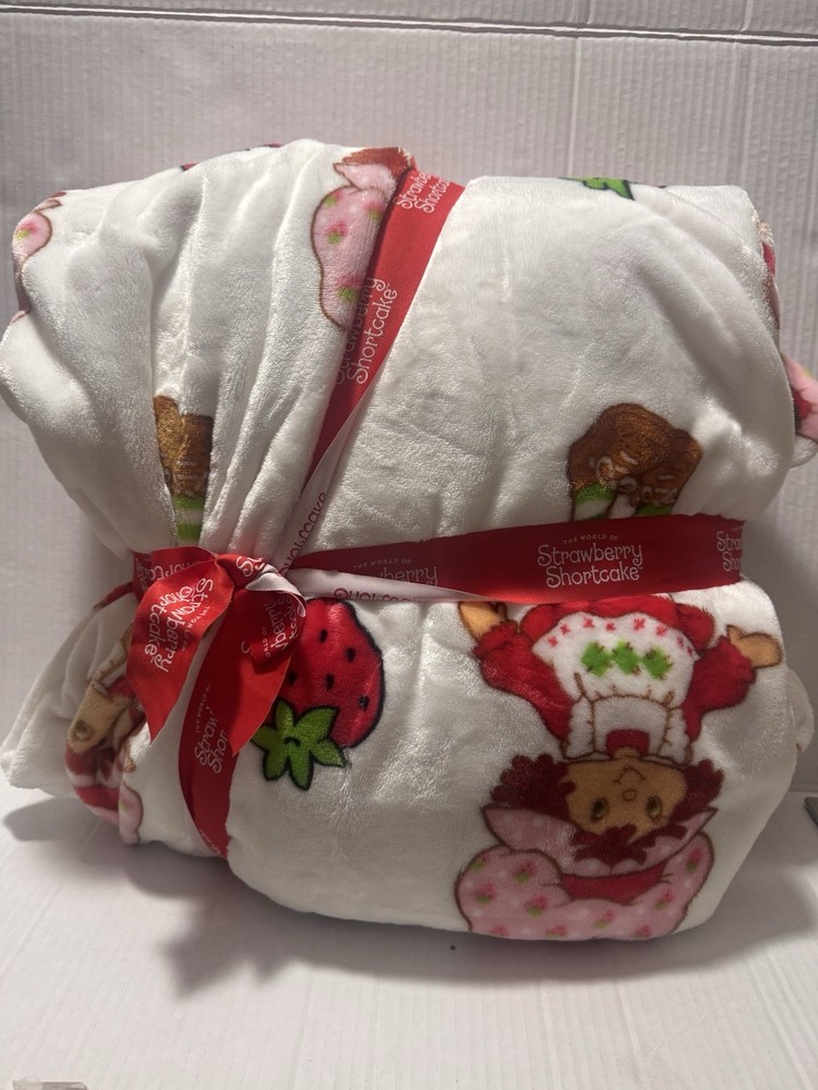 Strawberry Shortcake Plush Throw Blanket,super soft material