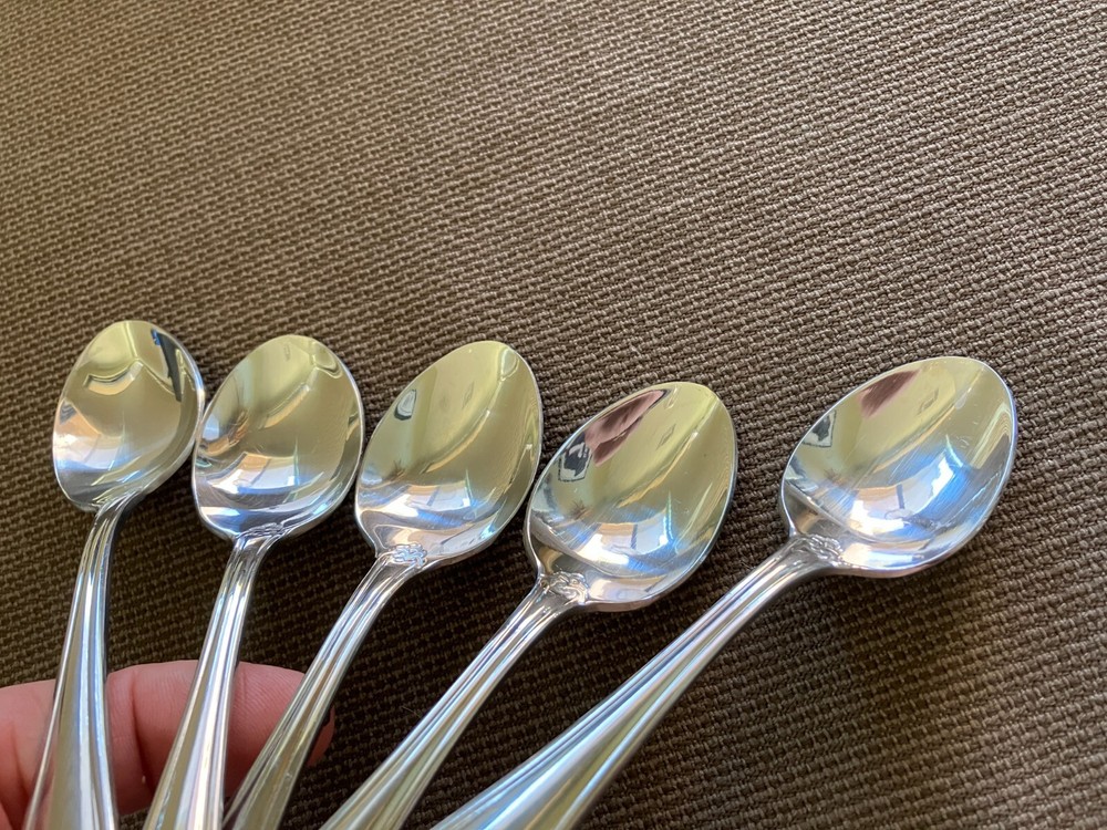 Oneida ROYAL SHELL Stainless Flatware--5 Teaspoons - VGUC