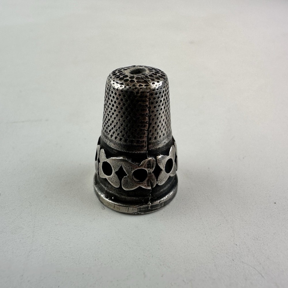 Vintage Solid Silver Thimble 2.6cm x 1.8cm 9.72g