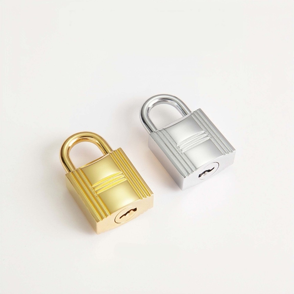 Chic Handbag Locks in Brass - Essential Bag Accessories