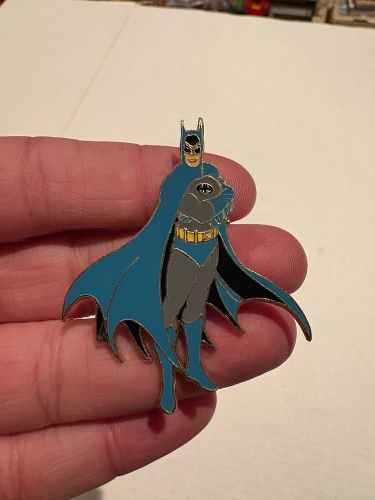 VINTAGE 1988 DC Comics BATMAN Enamel Pin Pinback Button