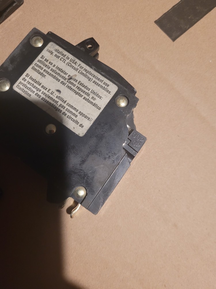 Square D QO2020 - 20 Amp Single-Pole Circuit Breaker small broken area