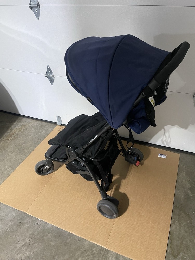 Mountain Buggy Folding Buggy Black Navy Blue Five-Point Harness Canopy