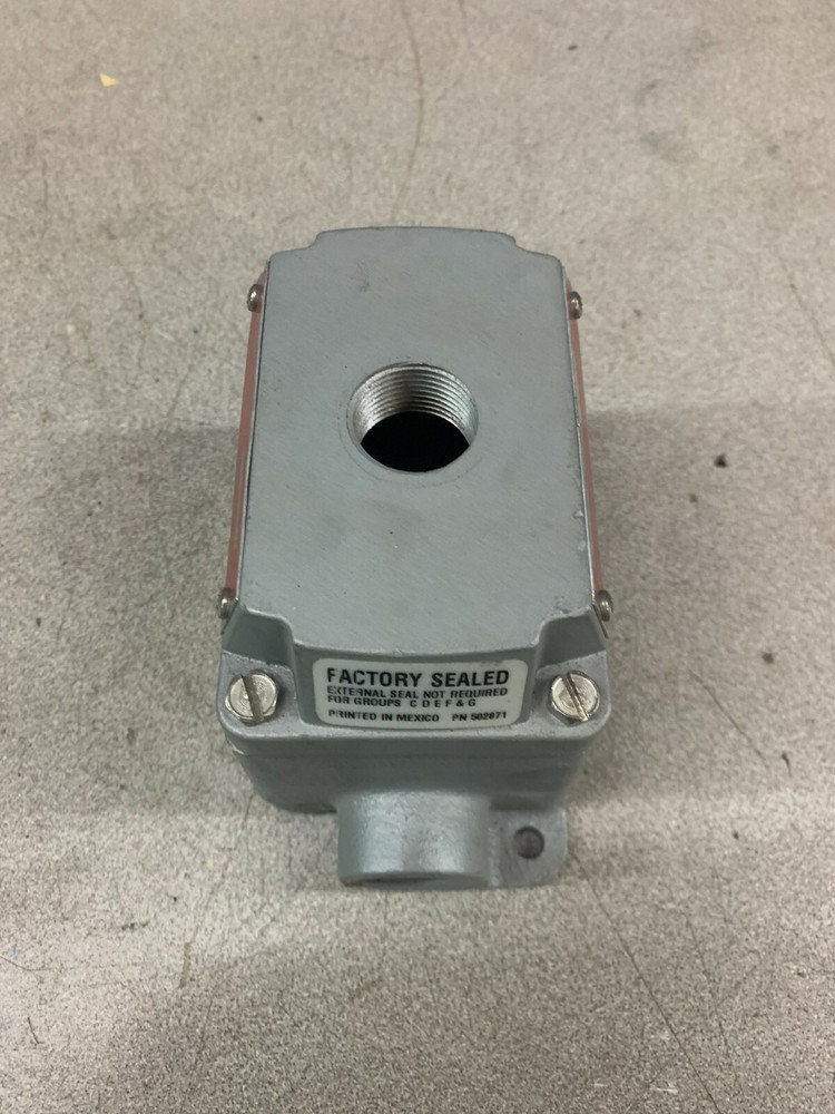 NEW NO BOX APPELTON PUSH BUTTON ENCLOSURE EFDB175UM1 M