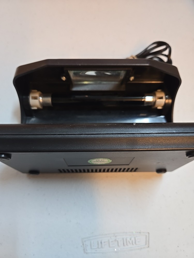 Royal Sovereign Counterfeit Detector; Model No. RCD-3Plus