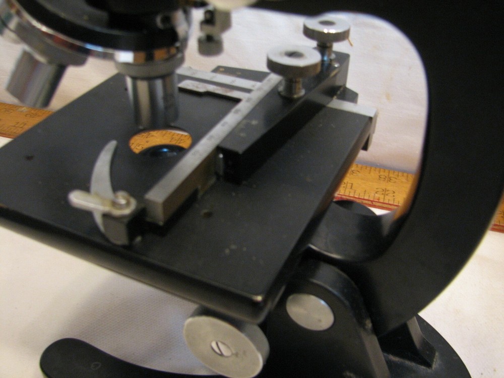 Vintage Lumiscope Optical Microscope/Case Oil 100X Objective Compound Stage Box