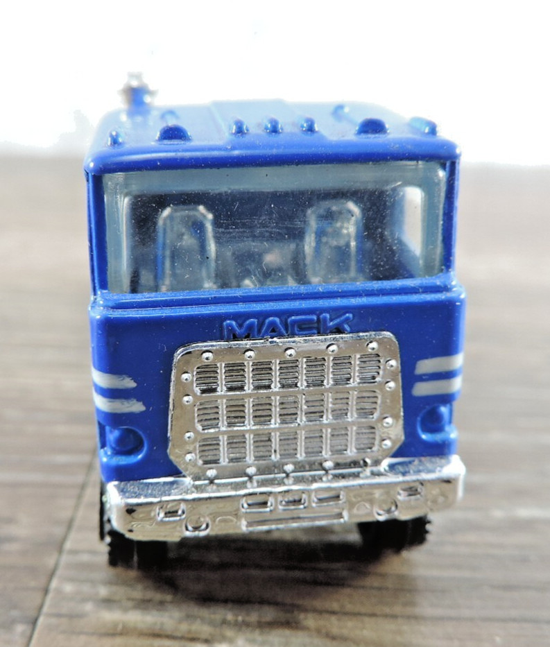 Zmm K1 Mack Cab Over Semi Tractor