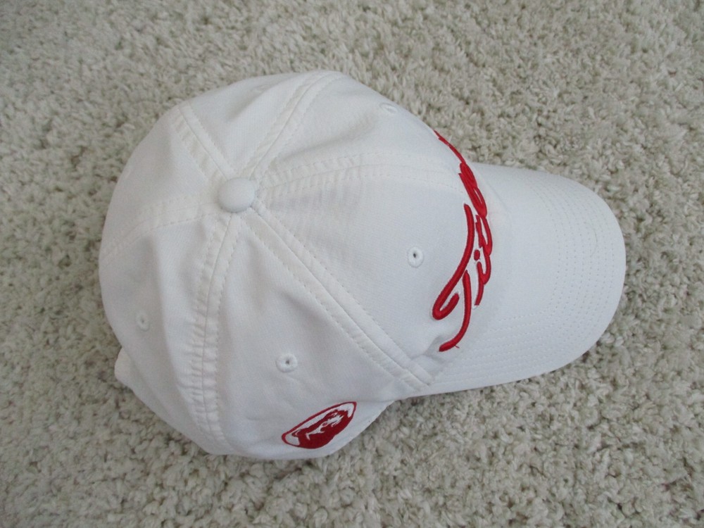 Titleist Golf Hat Adults Cap Red Writing Adjustable Strapback Spell Out Bear Cal