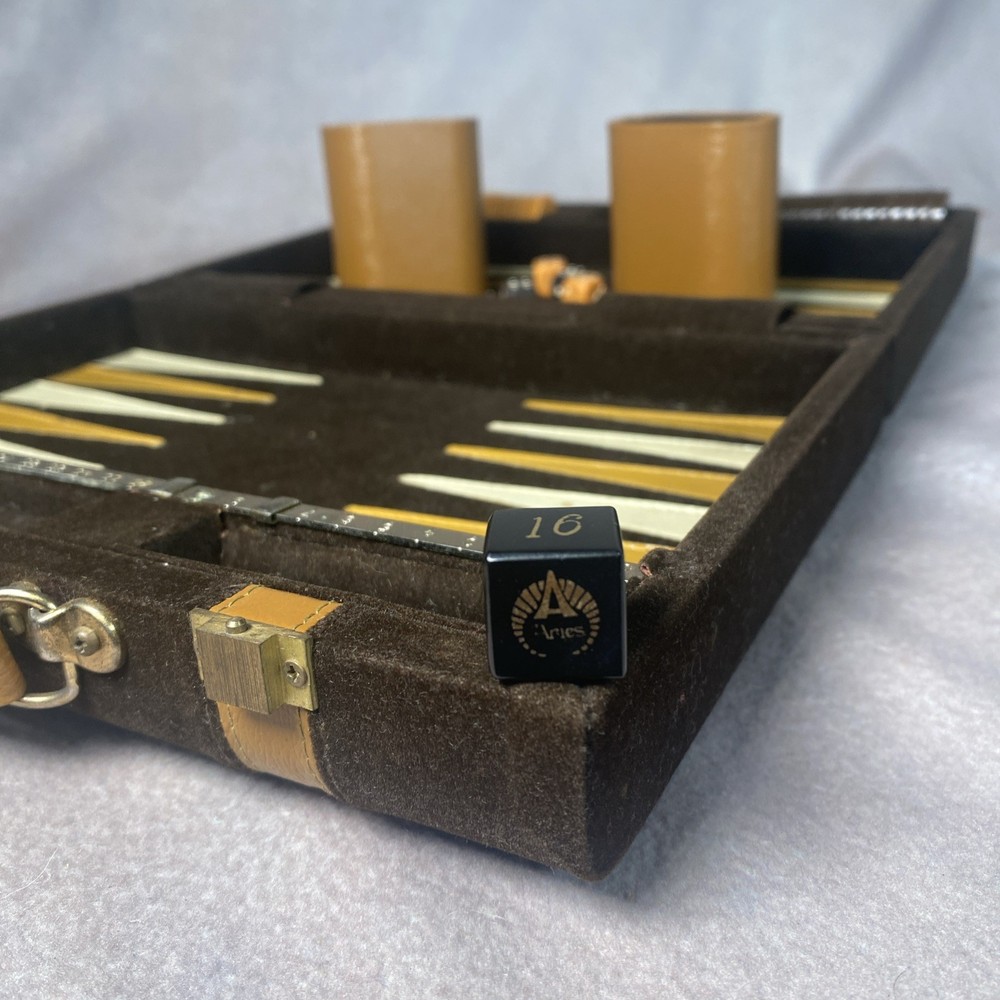 Vintage Aries backgammon set, travel-size 32 total Chips, Preowned