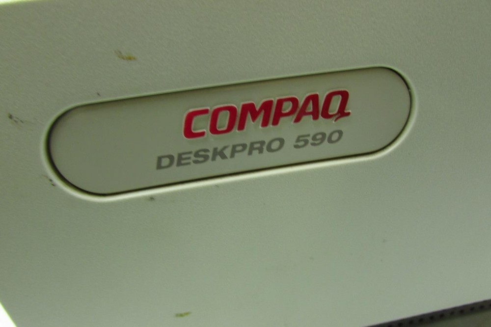 Vintage Compaq Deskpro 590 Computer PC Desktop