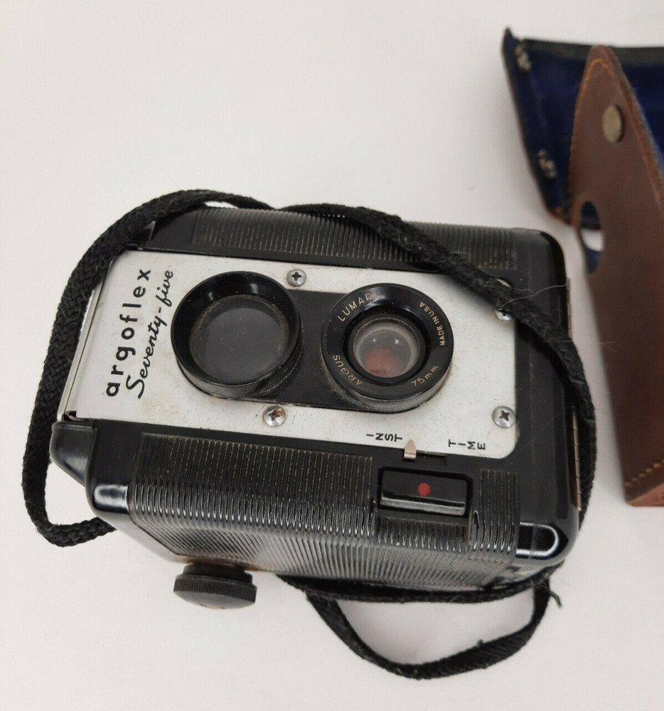 ARGUS, ARGOFLEX SEVENTY-FIVE. 1960s Camera w/ Case. Untested