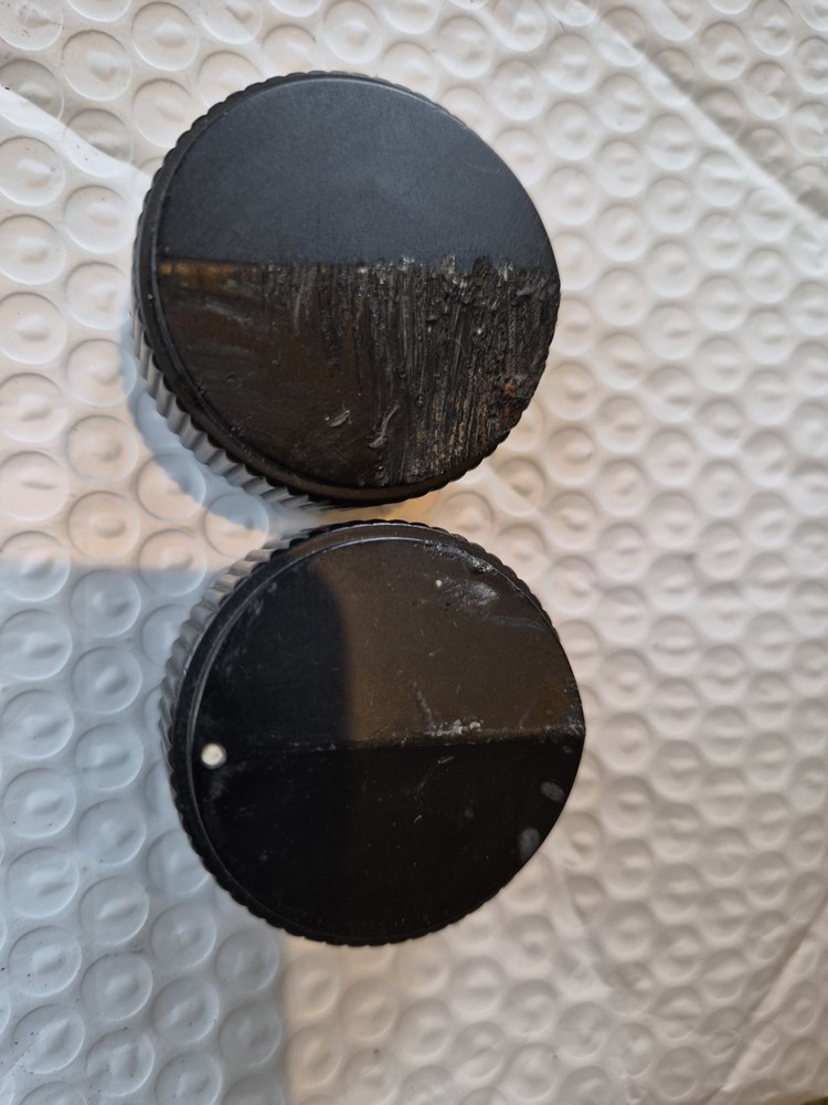 2 EA: RAYTHEON KNOBS MS91528-4D2B, For 1/4" SHAFT W/SET SCREWS, USED.