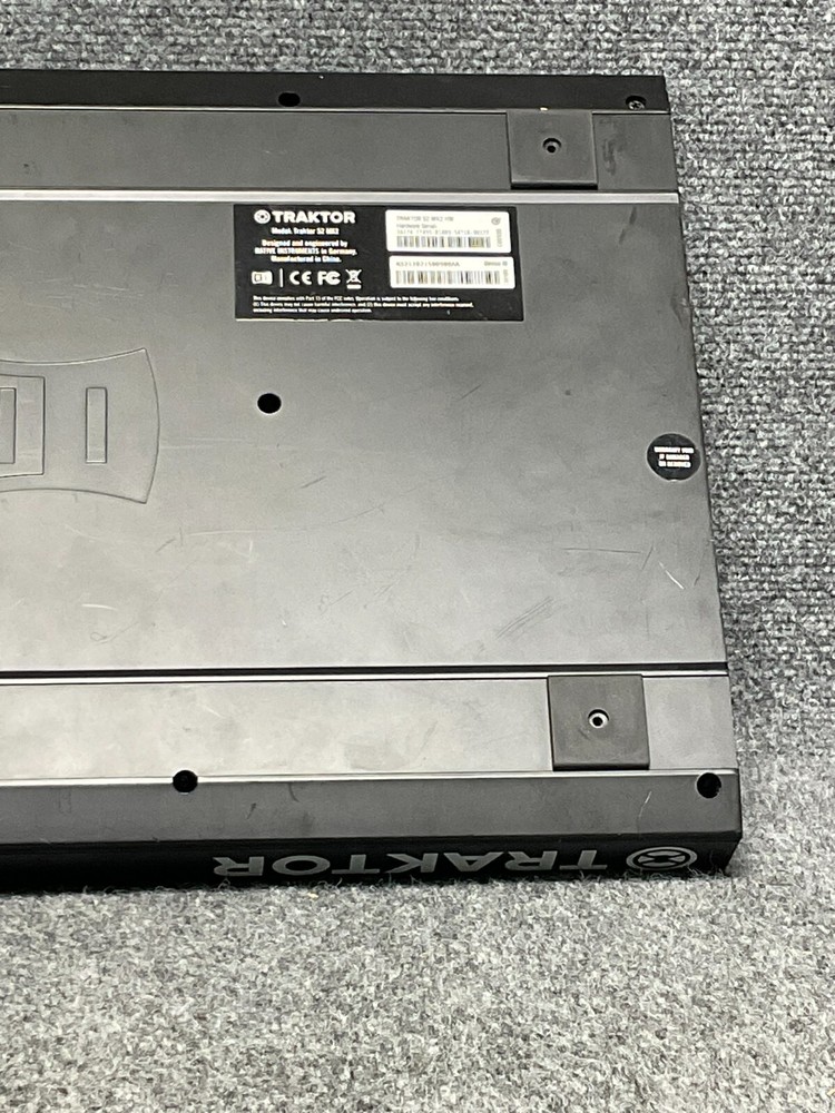 Native Instruments Traktor Kontrol S2 MK2 🎧 2-Channel DJ Controller Black