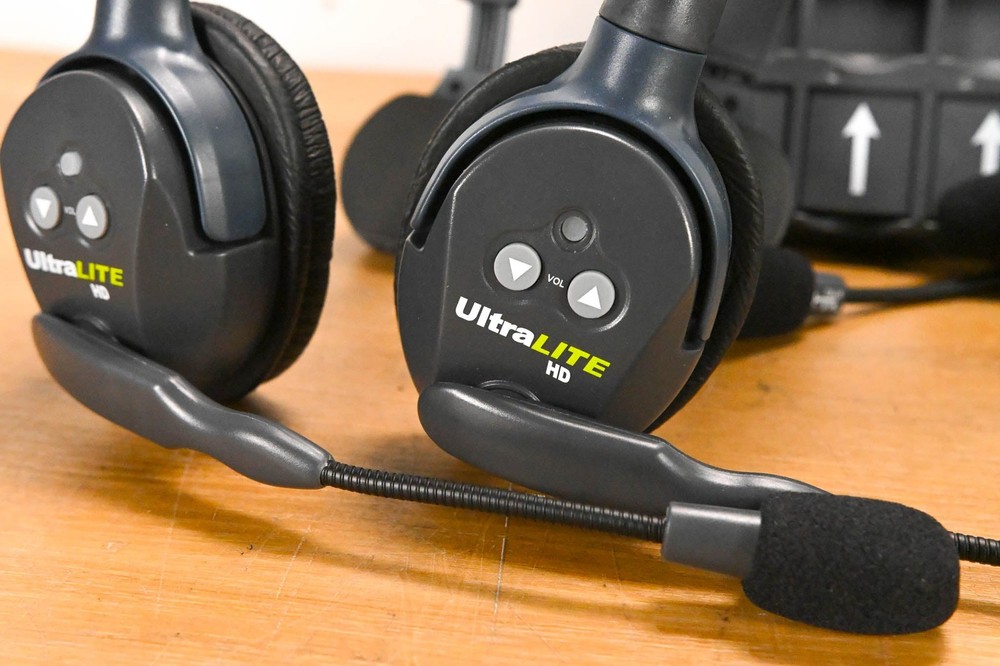 Eartec UltraLITE HD 4-User Wireless Intercom System CG01YMS