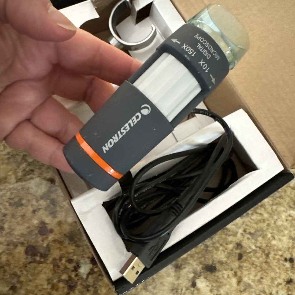 CELESTRON - HANDHELD DIGITAL MICROSCOPE (2011, Celestron)