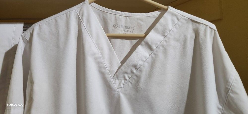 Allheart Basic Unisex Scrub Set (Size M) – V-neck top, drawstring pants, almost