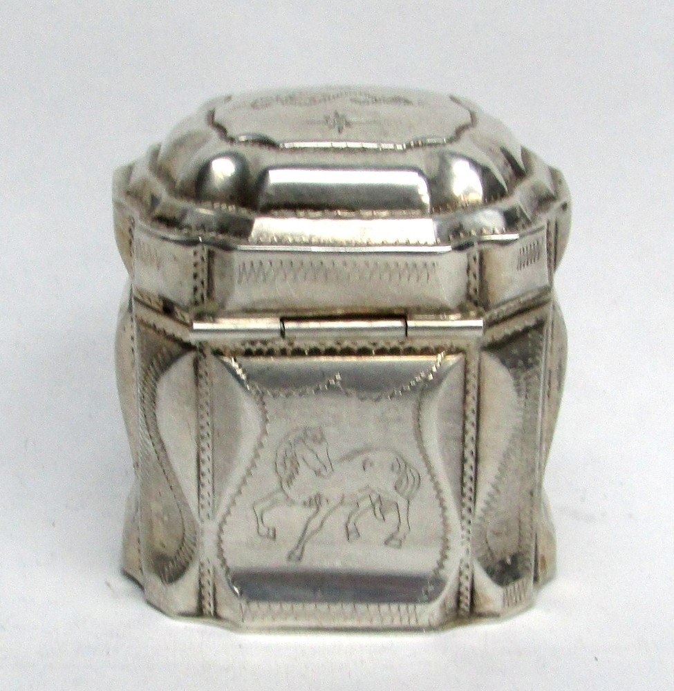 DUTCH SILVER ENGRAVED HORSE ON TRINKET / PILL BOX