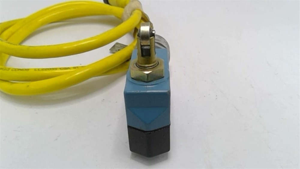 Micro-Switch BZE6-2RQ9 Limit Switch W Daniel Woodhead E31793 Cable