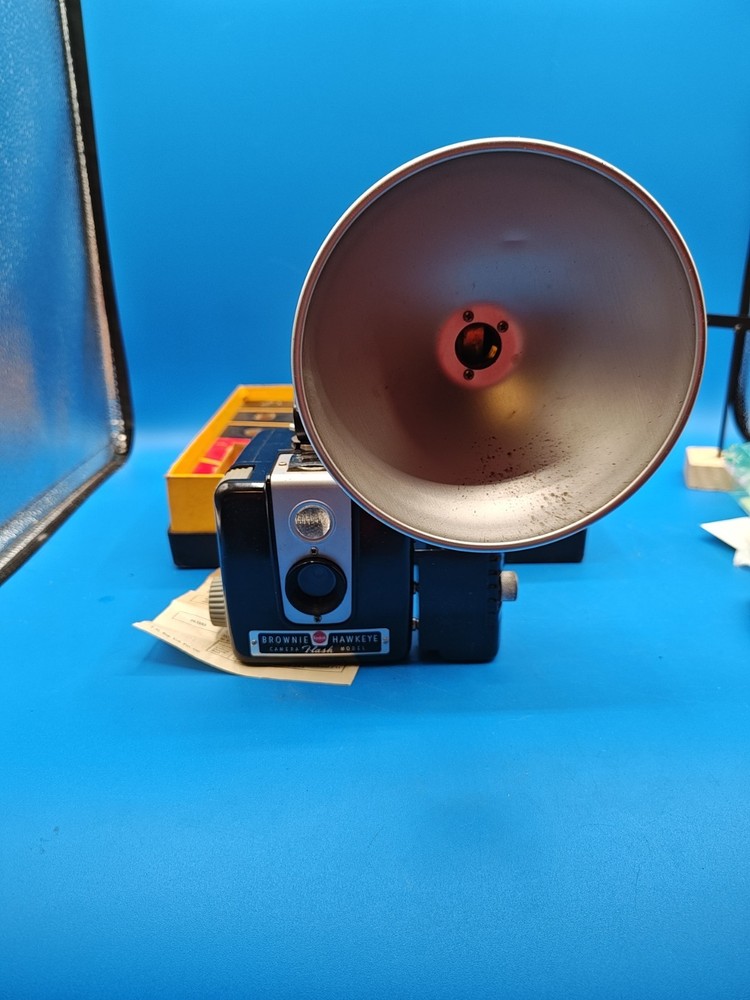 Brownie hawkeye camera flash model 177 L