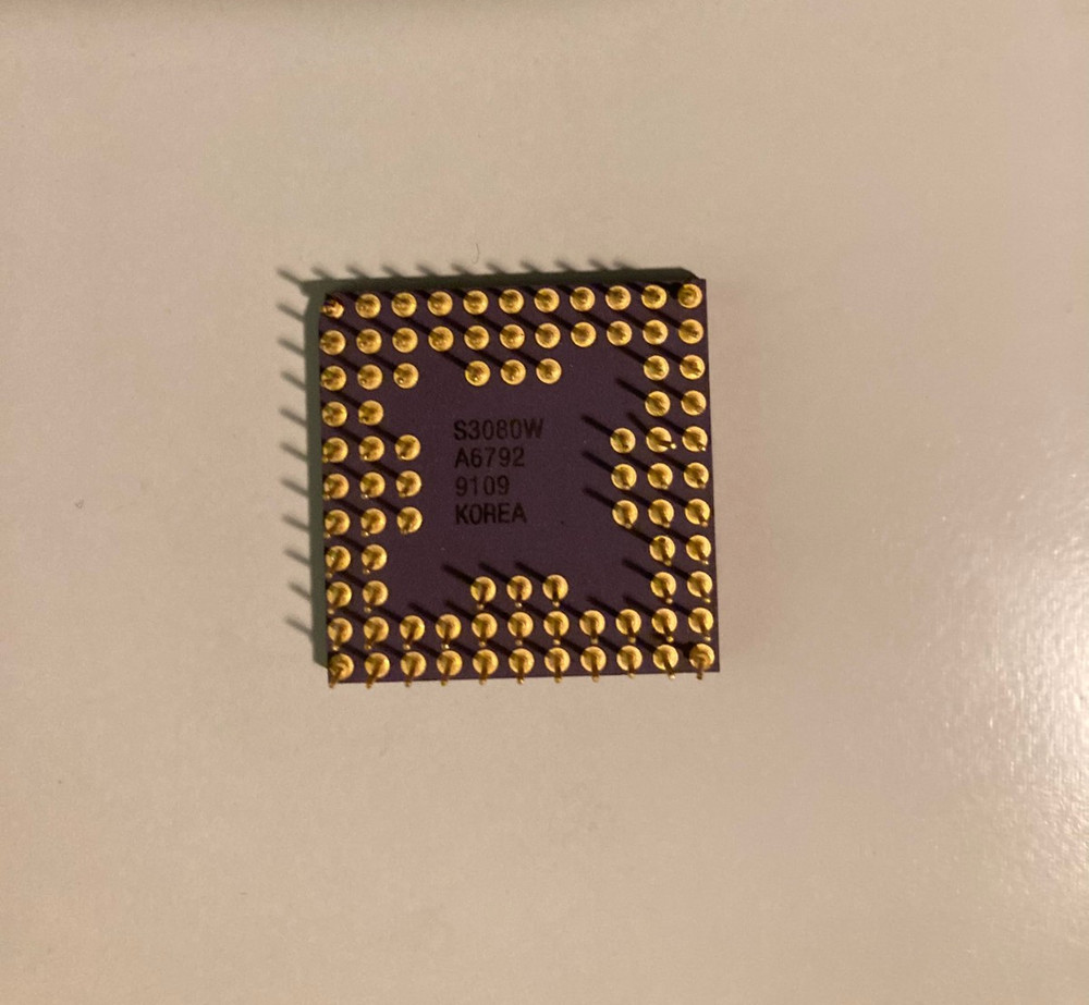 Exilinx Gold Ceramic PGA Array - XC3030-70