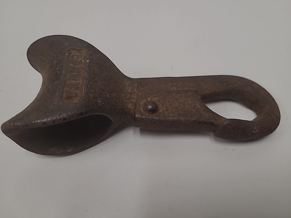 Antique Yankee Clasp Rope Guide