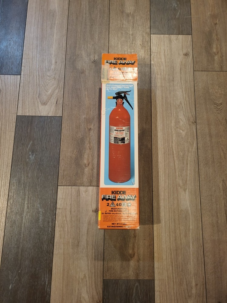 SEALED - VINTAGE KIDDE FIRE AWAY MULTI-PURPOSE FIRE EXTINGUISHER 2A40BC W Box