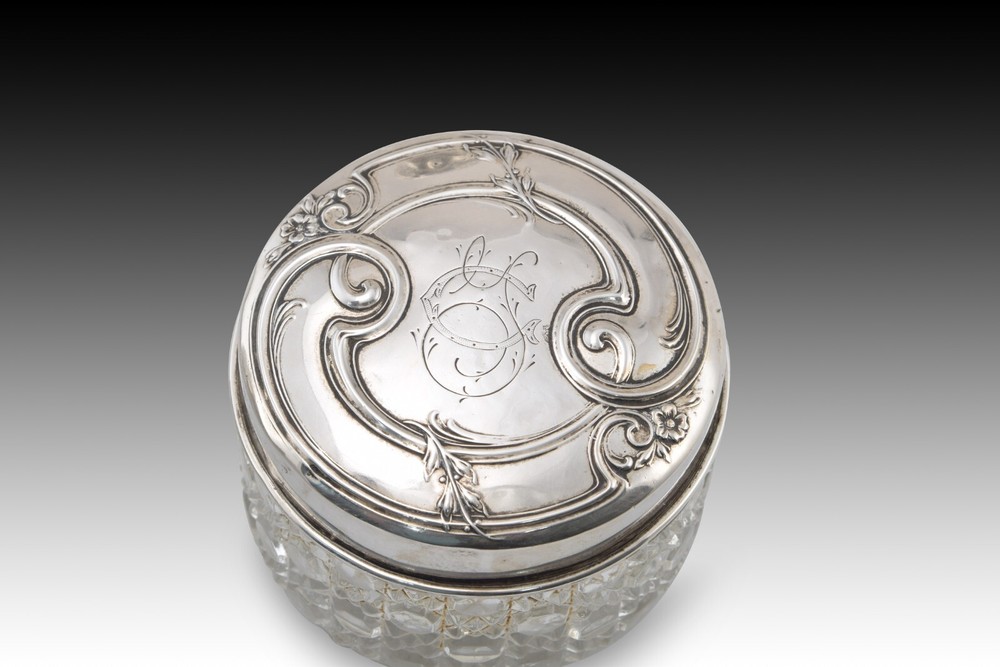 Dressing table set. Silver, low silver, glass. Spain and others, 20th century.