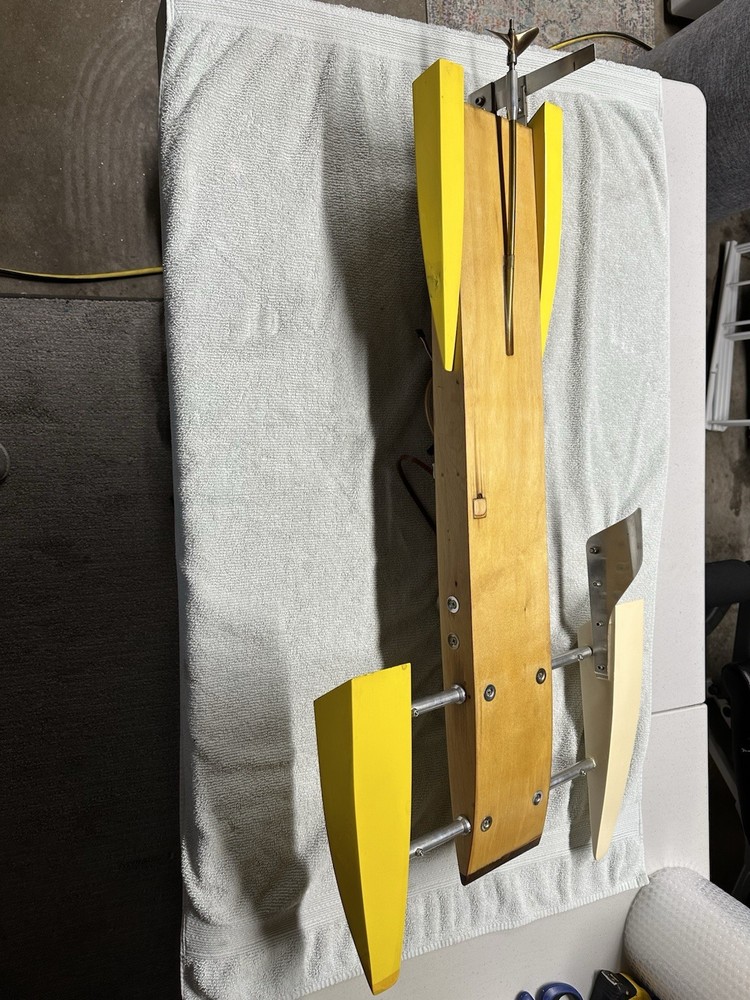 RC Road Runner Outrigger 60