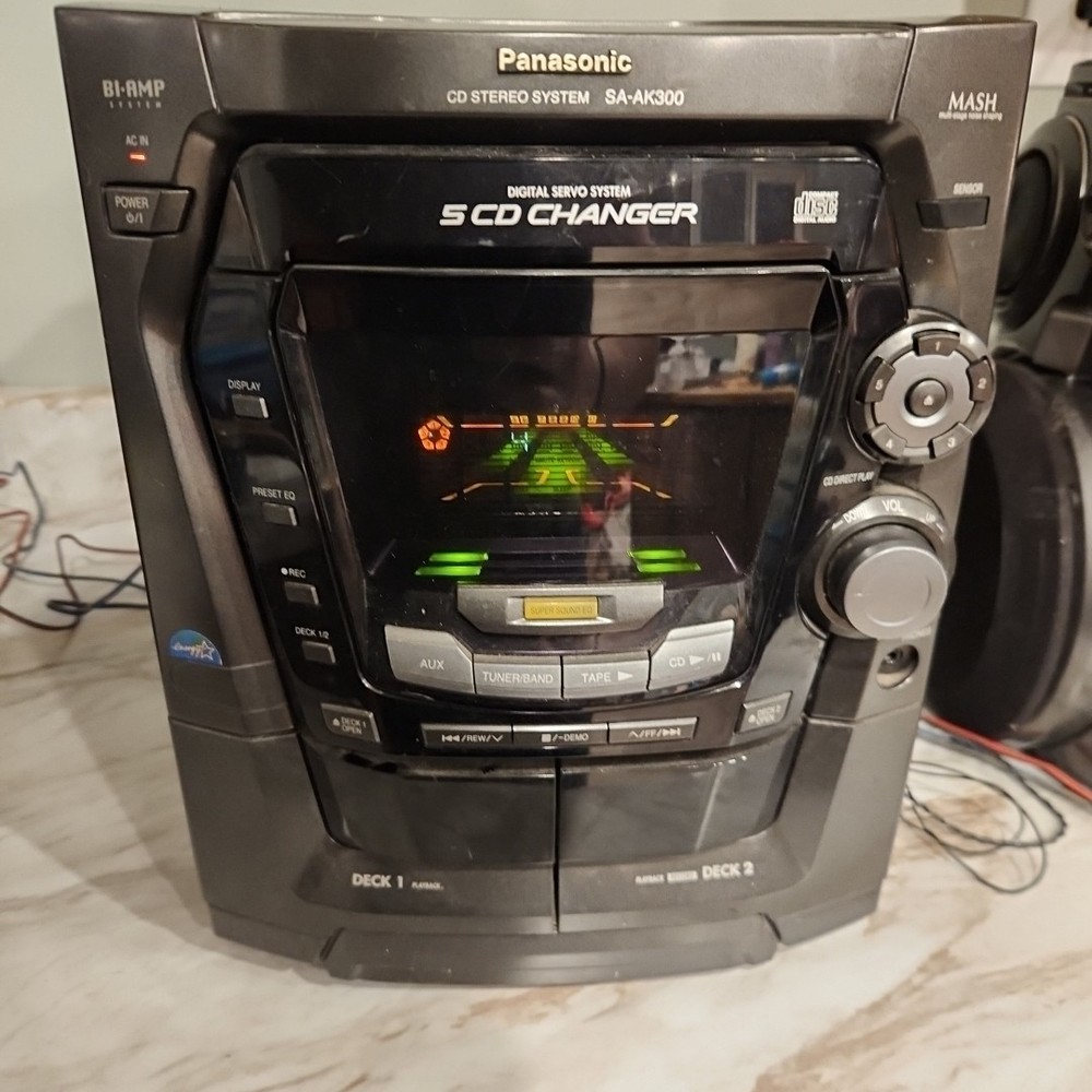 Panasonic SA-AK300 CD Stereo System 5 Cd Changer & Cassette READ