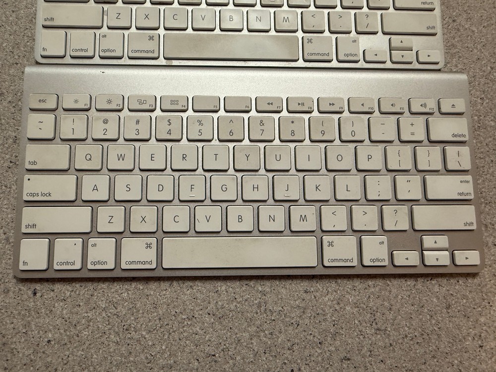 Lot of 2 - Apple A1314 Silver Wireless Bluetooth Keyboards. BOTH WORKING