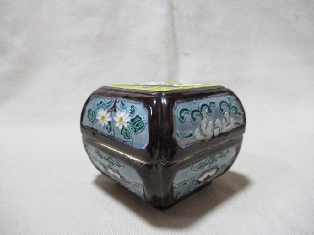 Japanese Ceramic Incense Container Floral Pattern Traditional Display Decor
