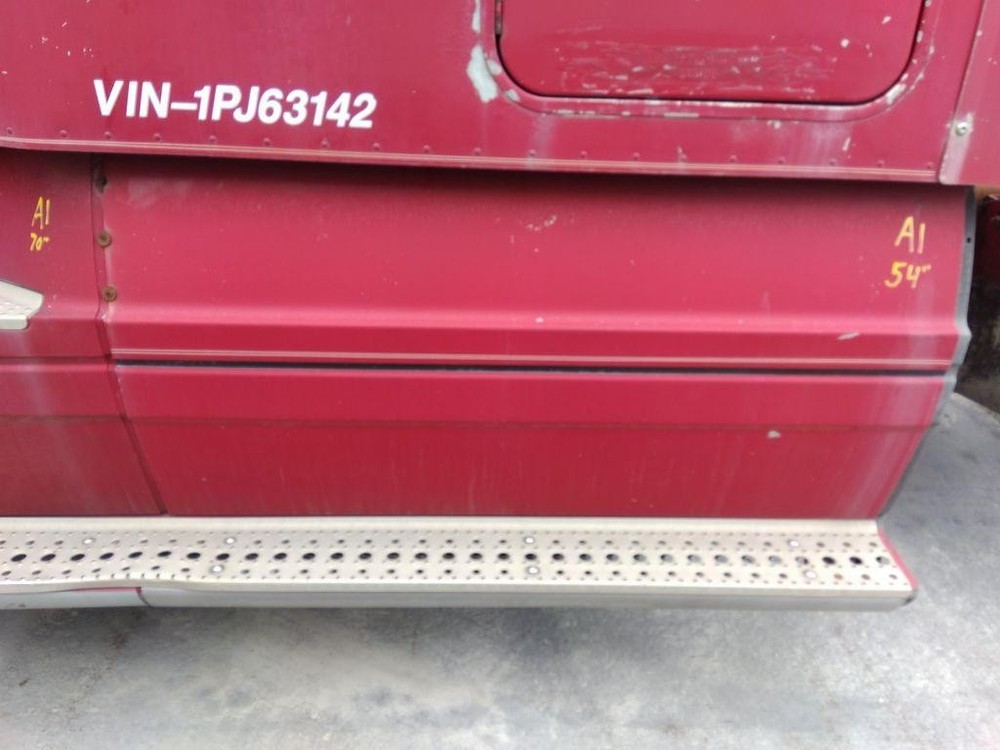 For 2001 FREIGHTLINER CENTURY 120 SIDE FAIRING Left ,  MN