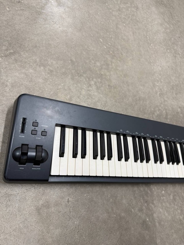 Alesis Q88 USB/MIDI Keyboard Controller 88 Keys