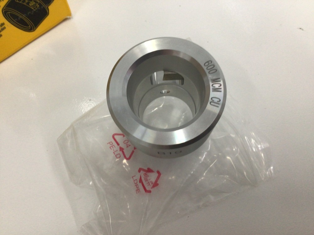 DeWALT DCE15119 Cable Stripper Bushing 600 MCM Max