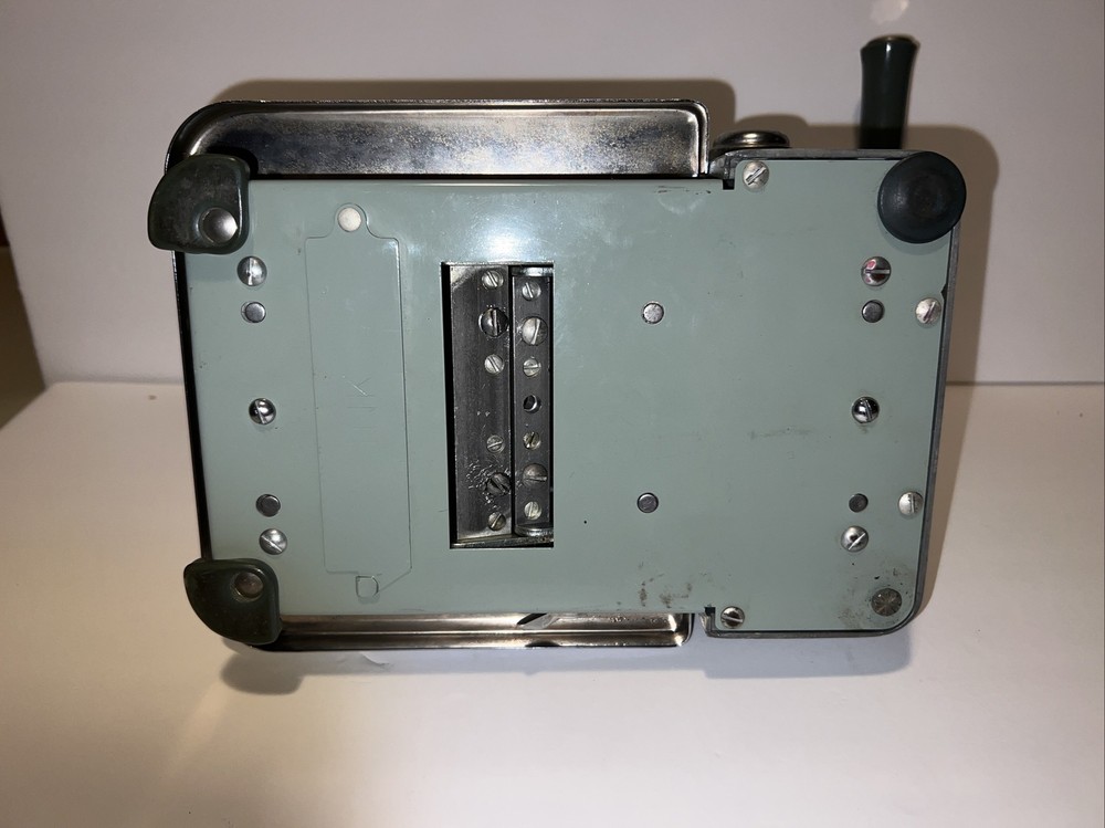 Vintage F & E Check Protector By Hedman, Green with key