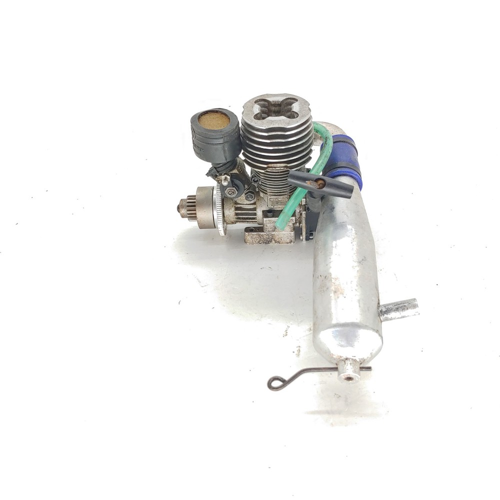 Vintage Team Associated .15 Nitro Engine w/ Pull-Start, Exaust Pipe, Mounts
