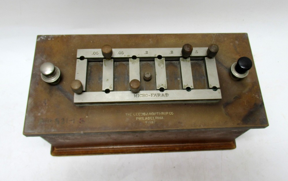 Antique Leeds & Northrup Co. Phila. Micro Farad Box For Laboratory