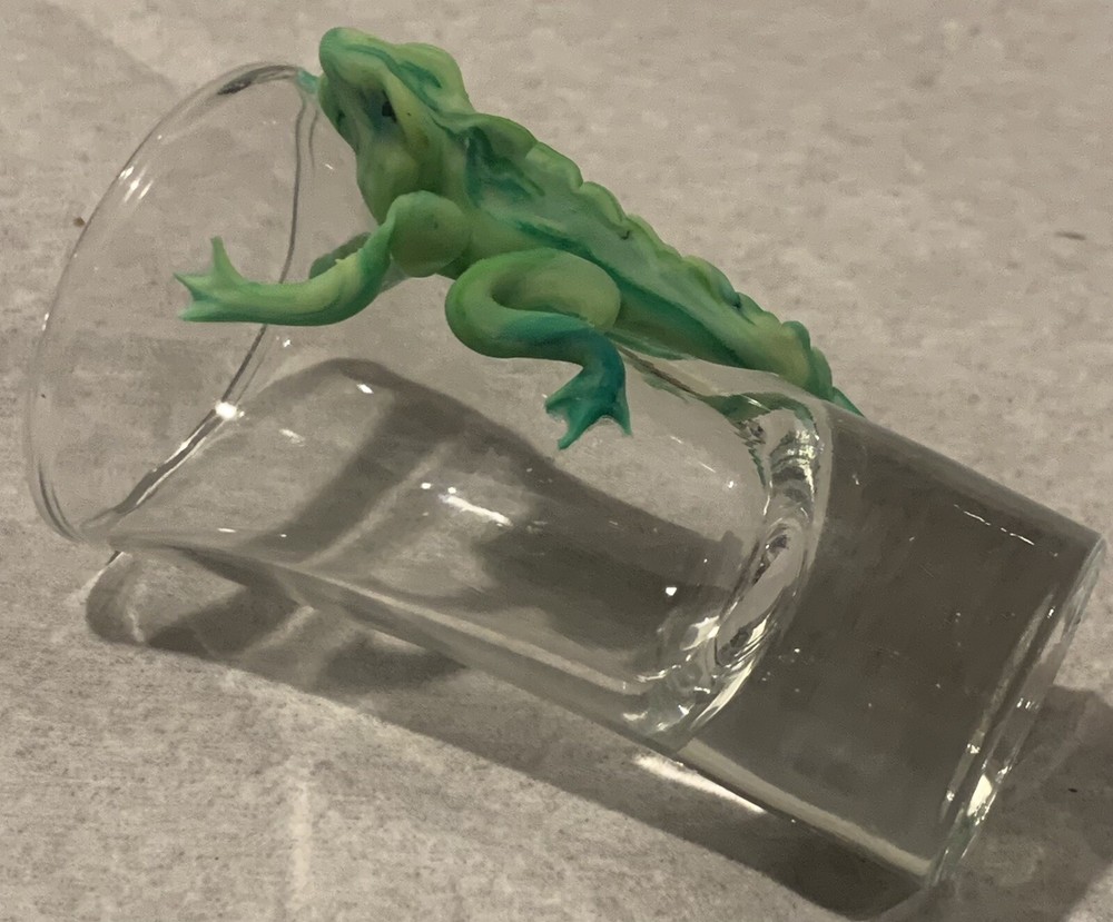 Shot Glass 3D Green Lizard Raised On Clear Glass Jigger