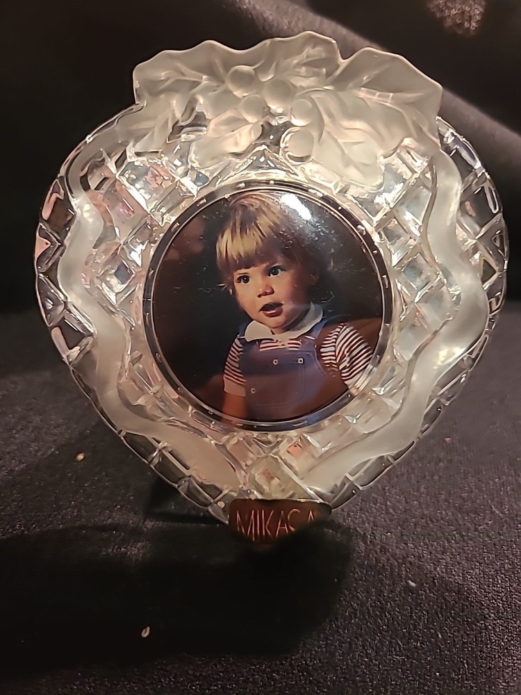 Mikasa Christmas Heart Shaped Small Frame
