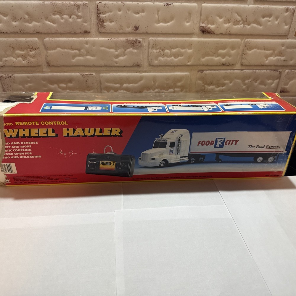 Vintage Remote Control 18-Wheeler Hauler Please See Description