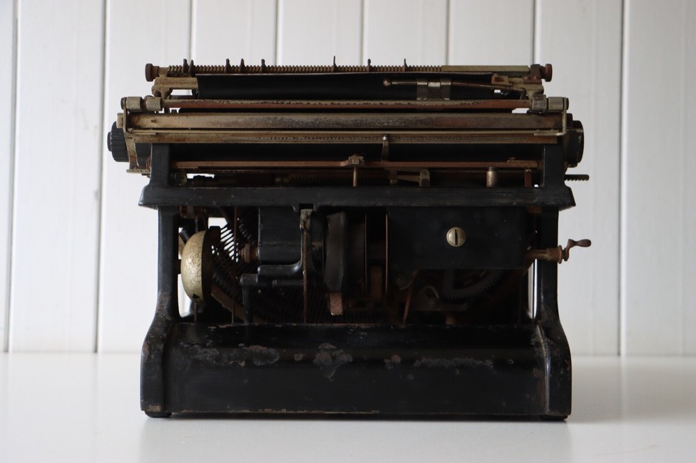 Antique - The Smith Premier Typewriter - Complete / Working / Original Condition