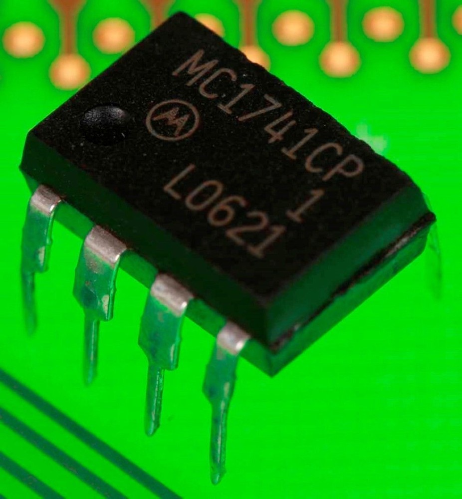 MOT MC1741CP1 DIP-8 OPERATIONAL AMPLIFIER RH