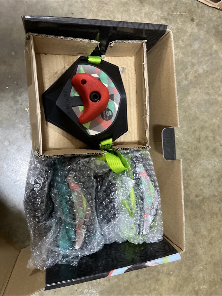 SLACKERS TREE CLIMBERS. AGES 5+