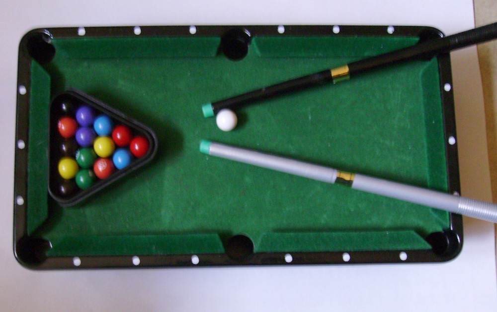 Desktop MINI POOL TABLE World Showcase Gift Collection Open Box Great Condition