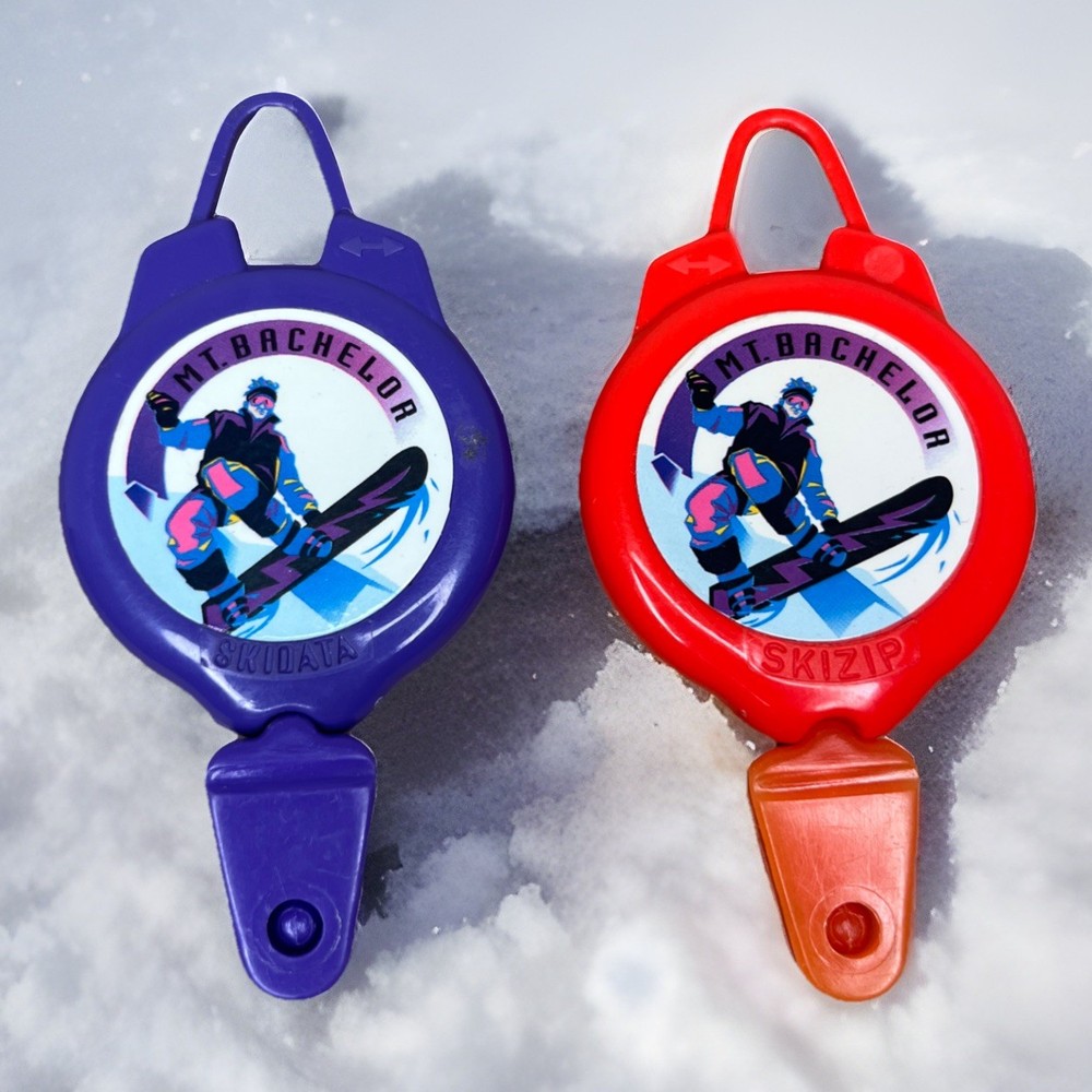 Vintage Ski Zip Retractable Pass Holder Mt Bachelor Oregon Fully Functioning.